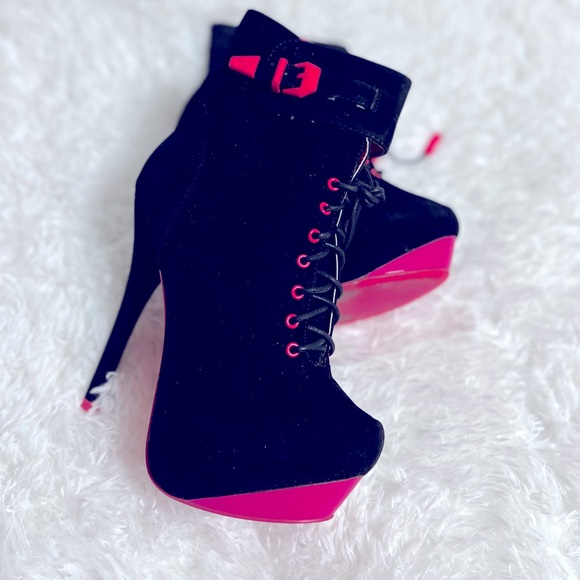 Beautiful high booties!! They are practically new, only used once. - Picture 1 of 8